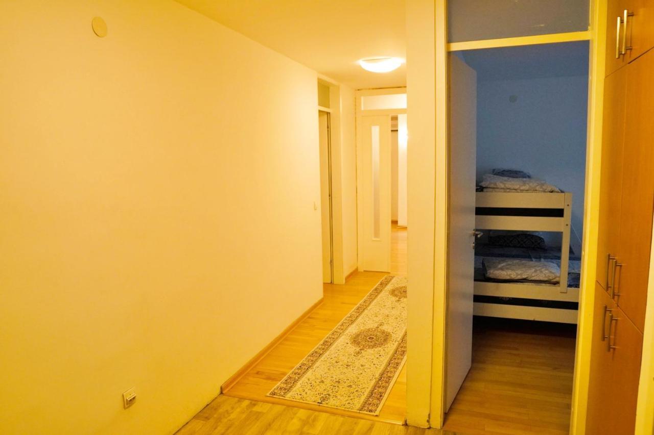 City Center Grand Apartment - Three-Bedroom, Free Parking Sarajevo Eksteriør bilde