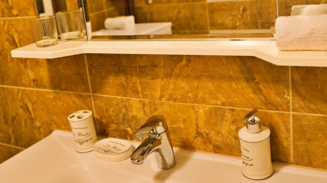 City Center Grand Apartment - Three-Bedroom, Free Parking Sarajevo Eksteriør bilde
