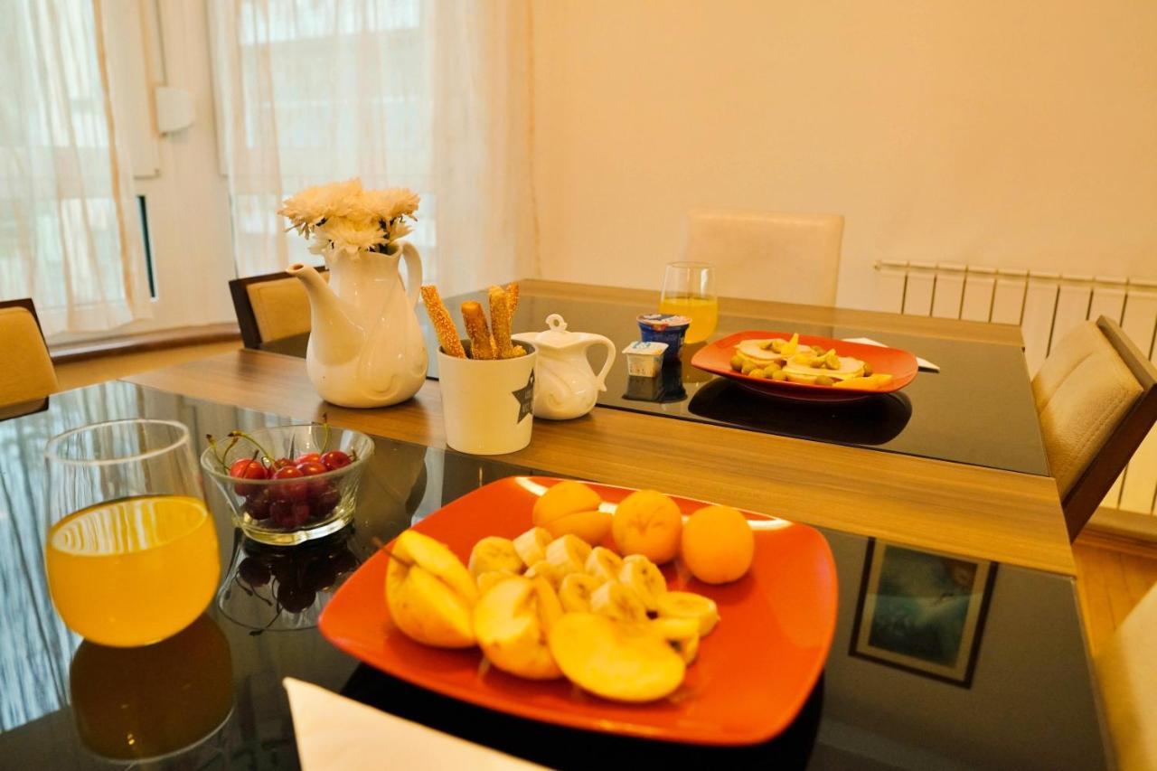 City Center Grand Apartment - Three-Bedroom, Free Parking Sarajevo Eksteriør bilde