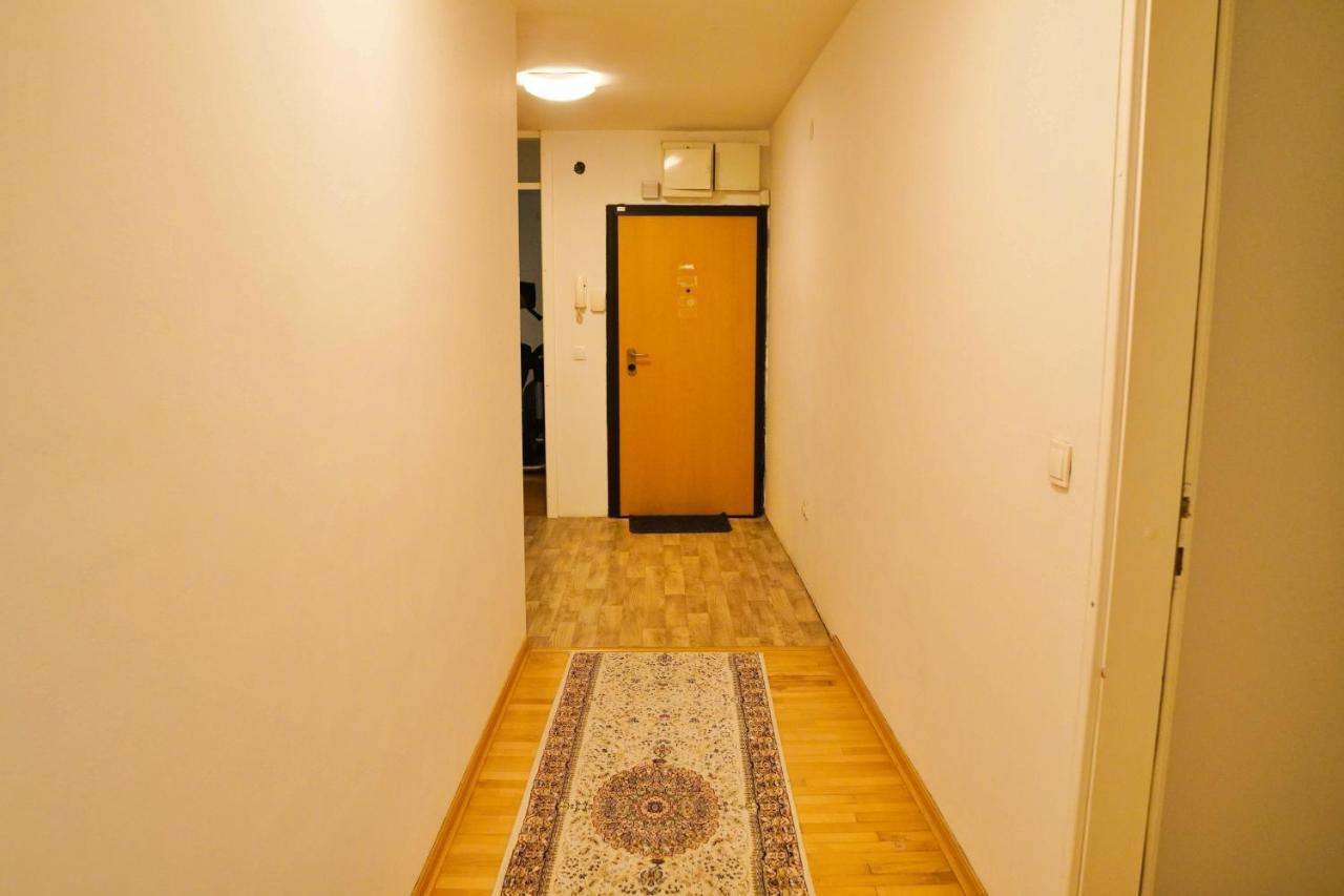 City Center Grand Apartment - Three-Bedroom, Free Parking Sarajevo Eksteriør bilde