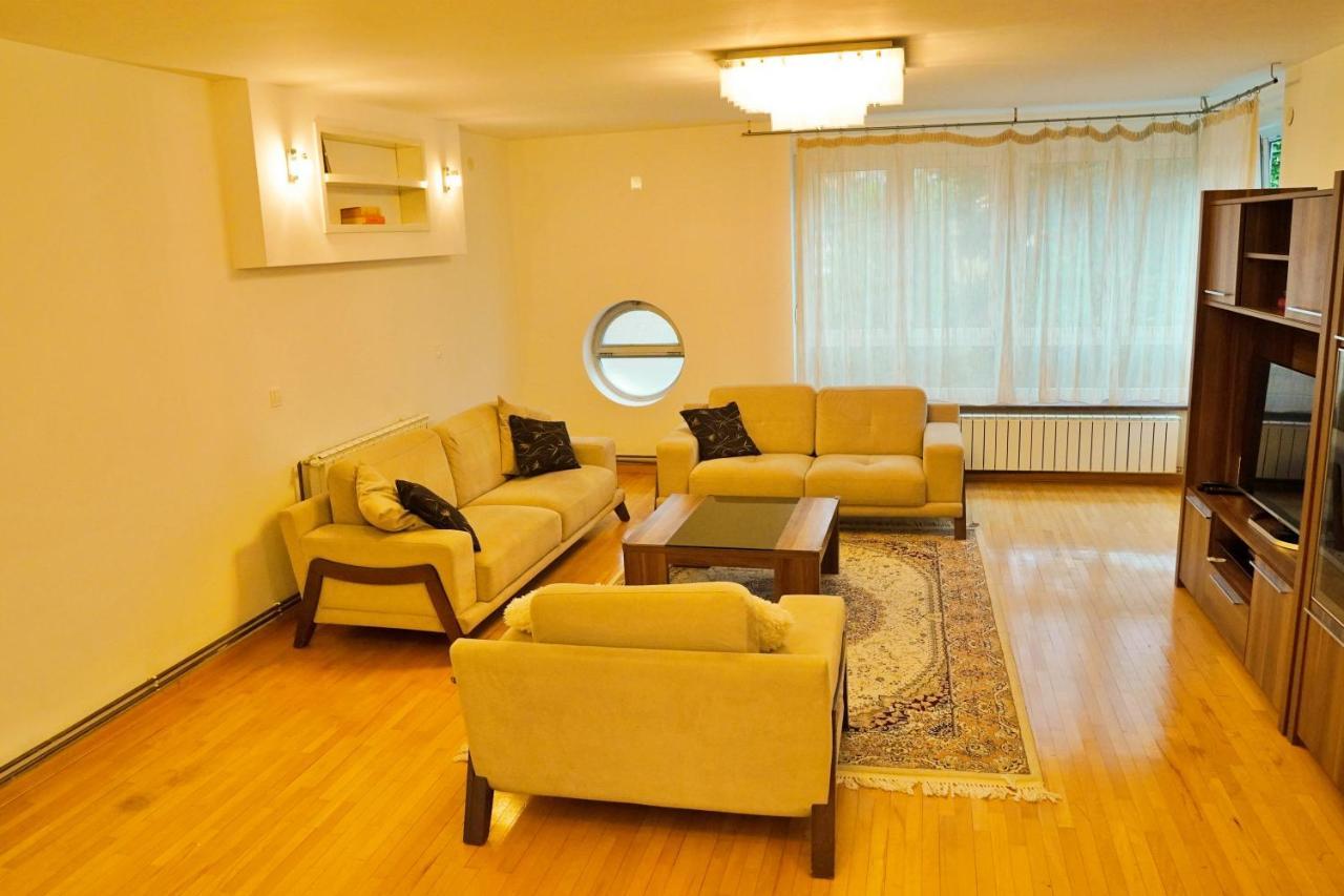 City Center Grand Apartment - Three-Bedroom, Free Parking Sarajevo Eksteriør bilde