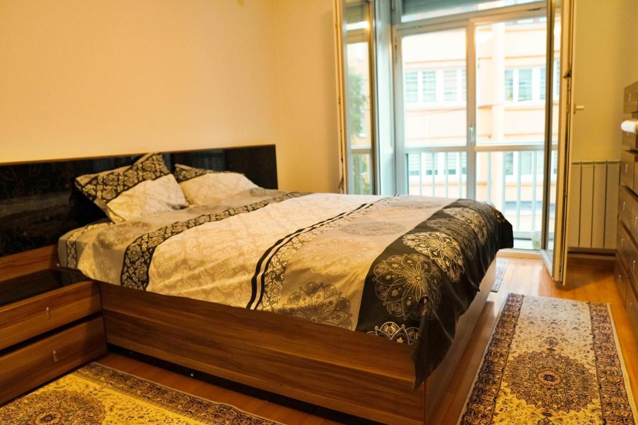 City Center Grand Apartment - Three-Bedroom, Free Parking Sarajevo Eksteriør bilde