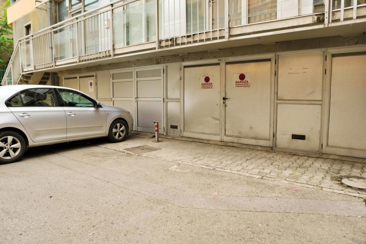 City Center Grand Apartment - Three-Bedroom, Free Parking Sarajevo Eksteriør bilde