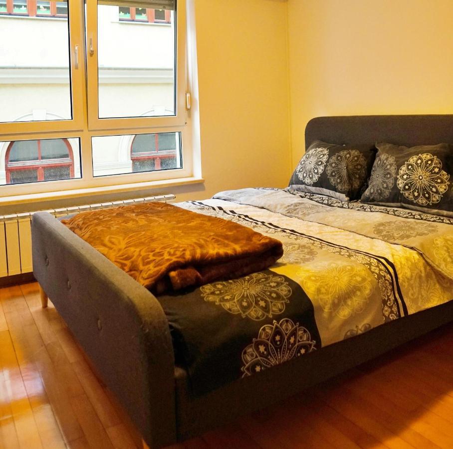 City Center Grand Apartment - Three-Bedroom, Free Parking Sarajevo Eksteriør bilde
