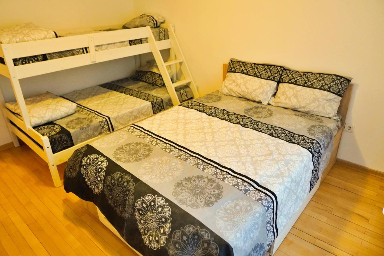 City Center Grand Apartment - Three-Bedroom, Free Parking Sarajevo Eksteriør bilde