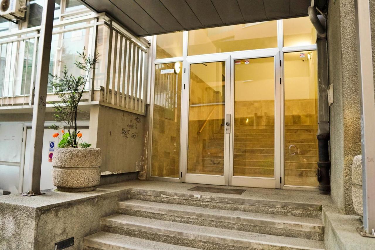 City Center Grand Apartment - Three-Bedroom, Free Parking Sarajevo Eksteriør bilde