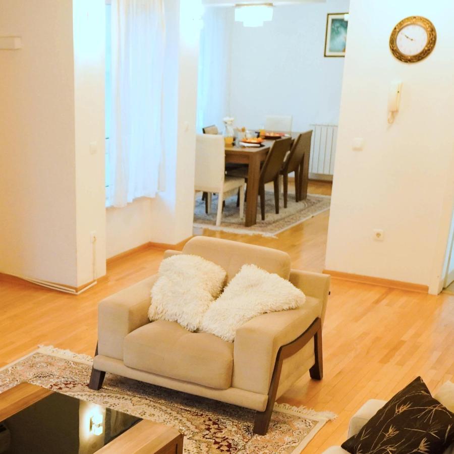 City Center Grand Apartment - Three-Bedroom, Free Parking Sarajevo Eksteriør bilde