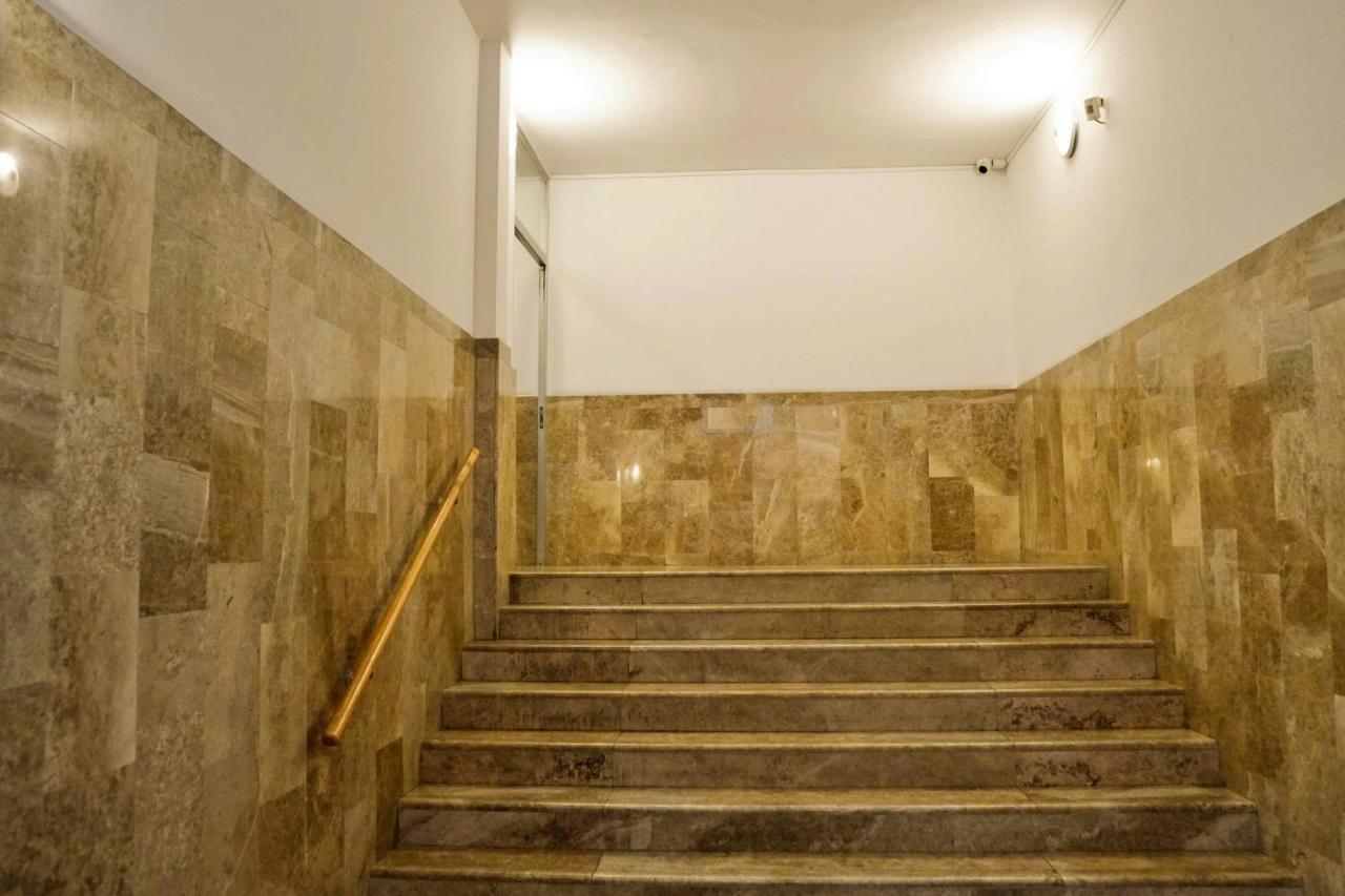 City Center Grand Apartment - Three-Bedroom, Free Parking Sarajevo Eksteriør bilde