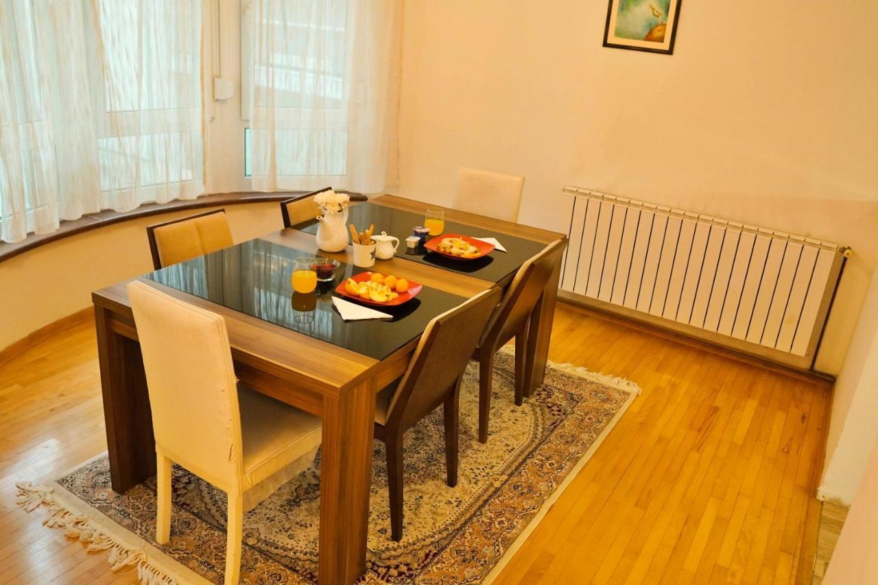 City Center Grand Apartment - Three-Bedroom, Free Parking Sarajevo Eksteriør bilde